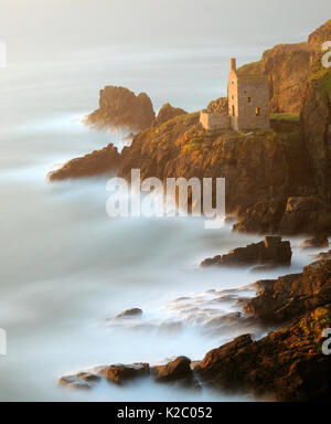 Zerstörten Zinn Minenschächte auf Botallack Head, in der Nähe von St Just, Cornwall, UK. September 2009. Stockfoto