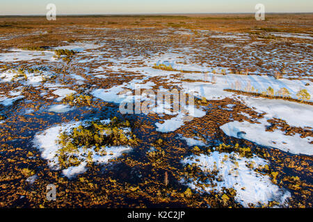 Luftaufnahme von Eis schmelzen in Kuresoo Moor, Soomaa Nationalpark in Tallinn County, Estland, April 2013. Stockfoto