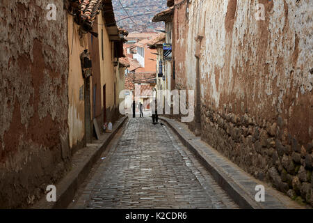 Engen steilen gepflasterten Straßen von San Blas, Cusco (Weltkulturerbe), Peru, Südamerika Stockfoto