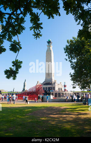 Mohnblumen Wave kunst Installation bei Plymouth Marine Memorial. Von Paul Cummins Artist und Tom Piper Designer. Hoe, Plymouth, Devon, England Großbritannien GB Stockfoto