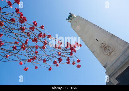 Mohnblumen Wave kunst Installation bei Plymouth Marine Memorial. Von Paul Cummins Artist und Tom Piper Designer. Hoe, Plymouth, Devon, England Großbritannien GB Stockfoto