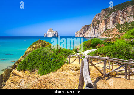 Spaggia di Masua Strand und Pan di Zucchero, Costa Verde, Sardinien, Italien. Stockfoto