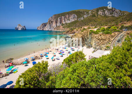 Spaggia di Masua Strand und Pan di Zucchero, Costa Verde, Sardinien, Italien. Stockfoto