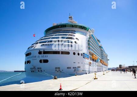 Royal Caribbean Navigator of the Seas, Voyager klasse ein Kreuzfahrtschiff in Lissabon Portugal angedockt Stockfoto