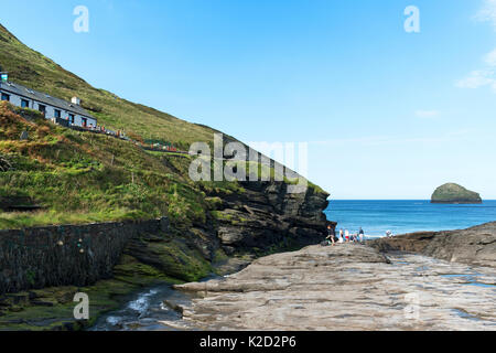 Die felsigen Strand bei trebarwith in North Cornwall, England, Großbritannien, Großbritannien, Stockfoto