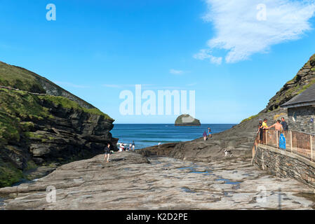 Die felsigen Strand bei trebarwith in North Cornwall, England, Großbritannien, Großbritannien, Stockfoto