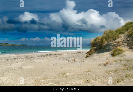 Strand und Meer bei traigh Lar, North Uist, Hebriden, Schottland, UK, Juni. Stockfoto