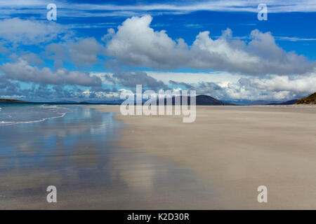 Strand und Meer Landschaft bei traigh Lar, North Uist, Hebriden, Schottland, UK, Juni. Stockfoto