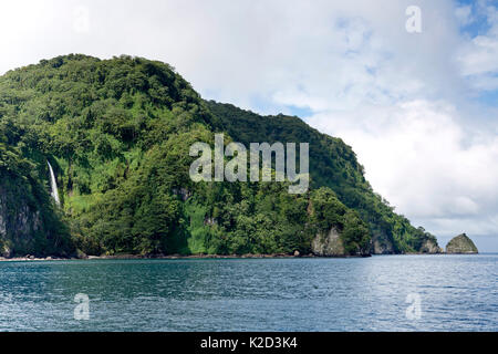 Wasserfall an der Küste, Cocos Island National Park, Costa Rica, Ost Pazifik Stockfoto