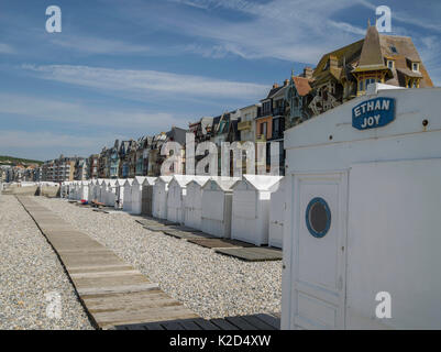 Strand Hütten am Strand in Mers-les-Bains, La Somme, Frankreich, September 2015. Stockfoto