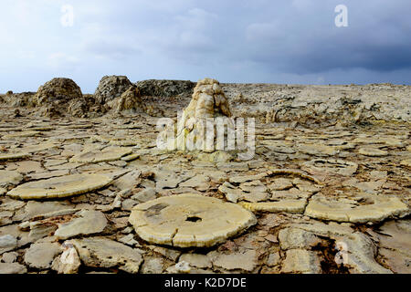 Formationen, die durch Winderosion, Salz, Wasser und schweflige Dämpfe in Dallol Bereich der See Assale. Danakil Depression, ferne Region, Äthiopien, Afrika. November 2014. Stockfoto