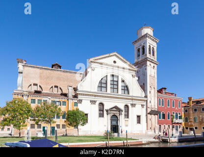 Kirche oder Chiesa di San Trovaso auf dem Rio di San Trovaso, Dorsoduro Venedig, Venetien, Italien. Diese 11 cnetury Kirche wird in die Fondamenta Bonini und hat zwei Stockfoto