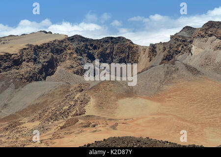 Pico Viejo Vulkan gesehen vom Mount Teide, mit Massen von bimsstein Einlagen rund um den Krater, Teneriffa, Mai 2014. Stockfoto