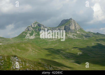 Der addle von Gipfel der Götter (Sedlena greda) und Dobri tun Tal, Nationalpark Durmitor, Montenegro, Juli 2014. Stockfoto