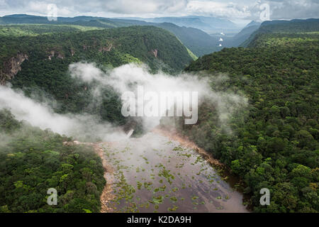 Kaieteur Schlucht, Kaieteur Falls ist der weltweit breitesten Wasserfall, auf der Potaro Fluß in der kaieteur Nationalpark befindet, in Essequibo, Guyana Stockfoto