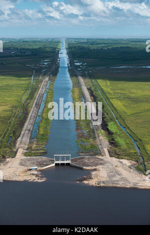 Hoffe, Kanal, ein bewässerungskanal in Ost Demerara Wasser-erhaltung (Zuckerrohr und Reis) Küstenregion von Guyana, Südamerika Stockfoto