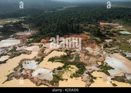 Luftaufnahme von illegalen Goldminen in Arimu, Guyana, Südamerika Stockfoto