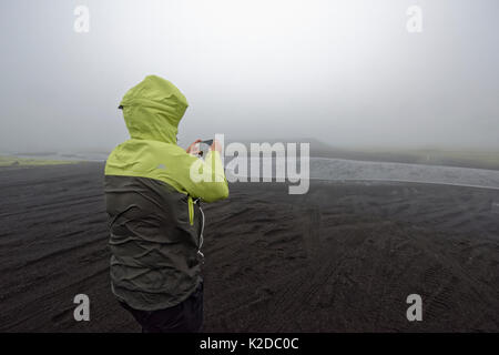 Bizarre Lavaformationen umgeben von Wollgras, Skaelingar Hütte am Rande des Skafta-Lava, in der Nähe von Skafta Stockfoto