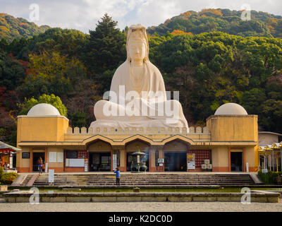 Yokosuka, Japan - Juli 02, 2017: Schöne Ryozen Kannon - Giant Buddha Bildnis in Kyoto. Stockfoto