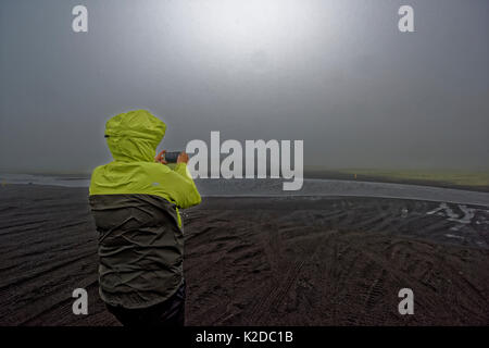 Bizarre Lavaformationen umgeben von Wollgras, Skaelingar Hütte am Rande des Skafta-Lava, in der Nähe von Skafta Stockfoto