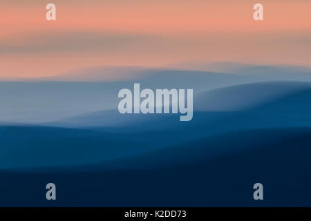 Zusammenfassung der Berge bei Sonnenuntergang, Cairngorms National Park, Schottland, Großbritannien, Juli 2014. Stockfoto