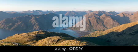 Abendlicht über Knoydart und Kintail im Sommer von Ladar Bheinn. Knoydart, Highlands, Scotand Stockfoto