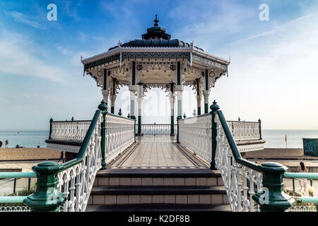 Die Brighton Musikpavillon direkt an der Meeresküste von Brighton Beach, Brighton, West Sussex, UK, 2017 Stockfoto