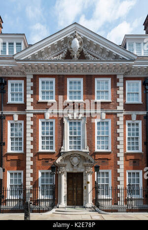 Fassade, typischen Red brick House, London, England, Vereinigtes Königreich Stockfoto