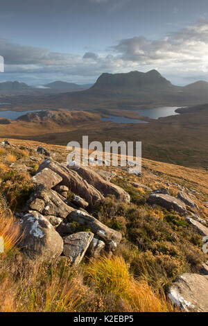 Dämmerung nach Norden über assynt von Stac Pollaidh, Assynt, Highlands, Schottland, Großbritannien, Oktober 2013. Stockfoto