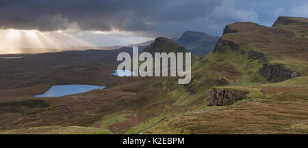 Blick von der Quiraing entlang Trotternish Ridge, Isle of Skye, Schottland, Großbritannien, Oktober 2013. Stockfoto