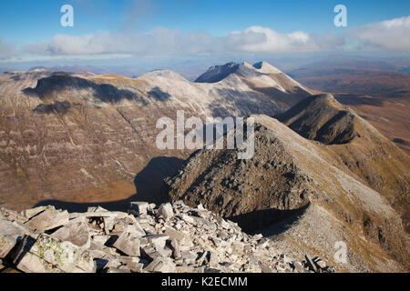 Beinn Eighe Bergrücken von Liathach, Torridon Hills, Wester Ross, Schottland, Großbritannien, Oktober 2015. Stockfoto