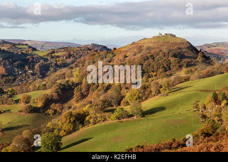 Castell Dinas Bran Blick nach Westen vom Panorama Spaziergang auf der Offa's Dyke Path auf ruabon Berg in der Nähe von Llangollen, North Wales, UK, November 2016. Stockfoto