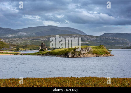 16. jahrhundert Ardvreck Castle am Loch Assynt Ruinen im Hochland bei Sonnenuntergang, Sutherland, Schottland, UK, September 2016 Stockfoto