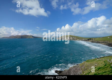 Coumeenoole Bay Slea Headv mit Blick Richtung Dunmore Head, Dingle Halbinsel im County Kerry, Republik Irland. November 2013. Stockfoto