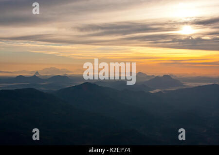 Luftaufnahme des Mount Namuli im Morgengrauen, Mosambik, Mai 2011. Stockfoto