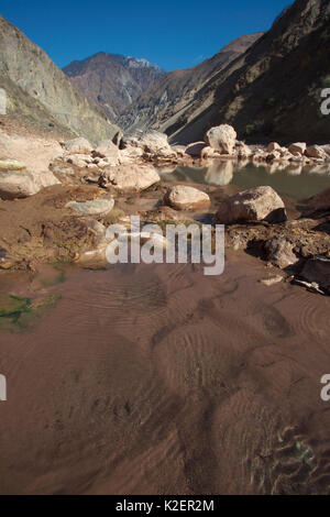 Hotspring, Lantsang Mekong Fluss, Berg Kawakarpo, Meri Snow Mountain National Park, Provinz Yunnan, China, Januar 2014. Stockfoto