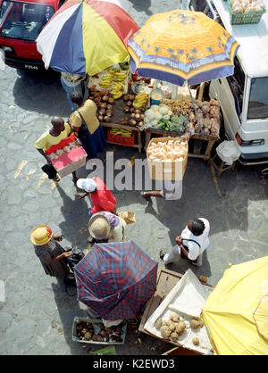 Einen Blick aus der Vogelperspektive auf einem offenen Markt. Kingstown, St. Vincent. West Indies. Stockfoto