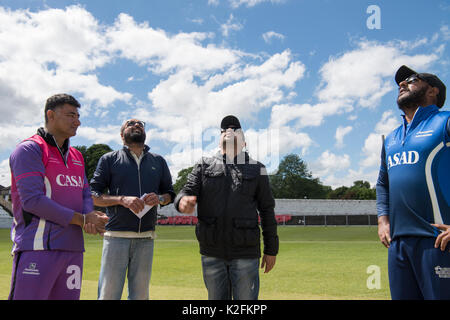 22. Rechtliche Brüderlichkeit Cricket Turnier, Singh und Associates Anwälte Rasen Sport Management Bradford England 9. Juni 2017 Stockfoto