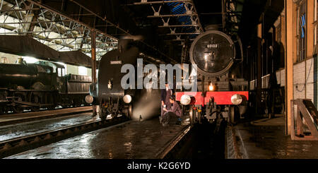 Flying Scotsman Dampflokomotive in der Nacht in der Wartung Halle mit Union von Südafrika Stockfoto