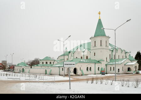 Militärische Kammer, das weiße Gebäude auf der Farm Straße in die Stadt Puschkin im Winter Stockfoto
