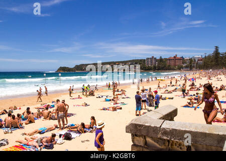 Manly Beach, Sydney, Australien, bei Besetzt, sonnigen Tag. Stockfoto