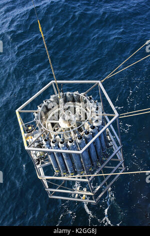 CTD-Rosette für die Probenahme Wasser Leitfähigkeit, Temperatur, Tiefe Stockfoto