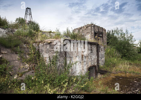 Alten, verlassenen Beton Bunker aus dem Zweiten Weltkrieg Periode fort Totleben im Golf von Finnland in der Nähe von Sankt Petersburg in Russland Stockfoto