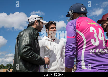 22. Rechtliche Brüderlichkeit Cricket Turnier, Singh und Associates Anwälte Rasen Sport Management Bradford England 9. Juni 2017 Stockfoto