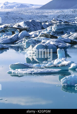 Jökulsárlón (wörtlich "Glacial River Lagoon') ist ein Gletschersee im Südosten von Island, an den Rand des Vatnajökull National Park. An der gelegen Stockfoto