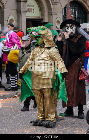 Teilnehmer der Kinder und der Familie Fasnacht, Karneval in Basel, Schweiz Stockfoto