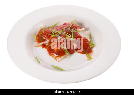 Ravioli mit Tomatensoße auf einem Teller. Stockfoto