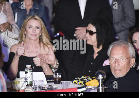 "Die Kinder" Charity Event zugunsten der Materie und der starkey Anhörung Foundation gehören spezielle Gäste Gene Simmons von KISS, die Schauspielerin Sophie Simmons, und America's Got Talent Star Sal Valentinetti Mit: Shannon Tweed, Gene Simmons Wo: Bridgehampton, New York, United States Wann: 29 Jun 2017: Rob Rich/WENN.com Stockfoto