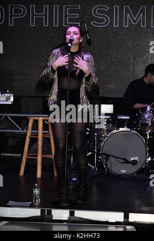 "Die Kinder" Charity Event zugunsten der Materie und der starkey Anhörung Stiftung wird besondere Gäste gehören Gene Simmons von KISS, die Schauspielerin Sophie Simmons, und America's Got Talent Star Sal Valentinetti Mit: Sophie Simmons Wo: Bridgehampton, New York, United States Wann: 29 Jun 2017: Rob Rich/WENN.com Stockfoto