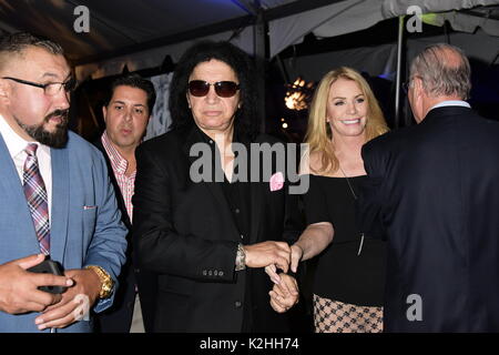 "Die Kinder" Charity Event zugunsten der Materie und der starkey Anhörung Stiftung wird besondere Gäste gehören Gene Simmons von KISS, die Schauspielerin Sophie Simmons, und America's Got Talent Star Sal Valentinetti Mit: Gene Simmons, Shannon Tweed Wo: Bridgehampton, New York, United States Wann: 29 Jun 2017: Rob Rich/WENN.com Stockfoto